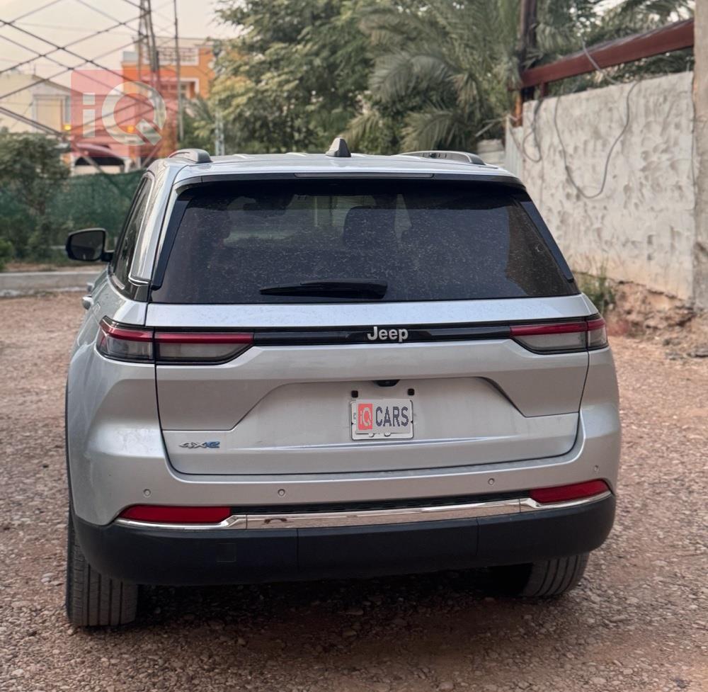 جیپ گراند شیرۆکی